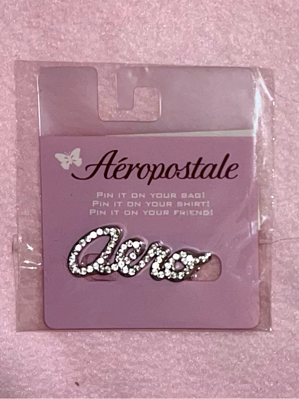 Aéropostale Silver rhinestone script "Aero" lapel pin Y2K Novelty
